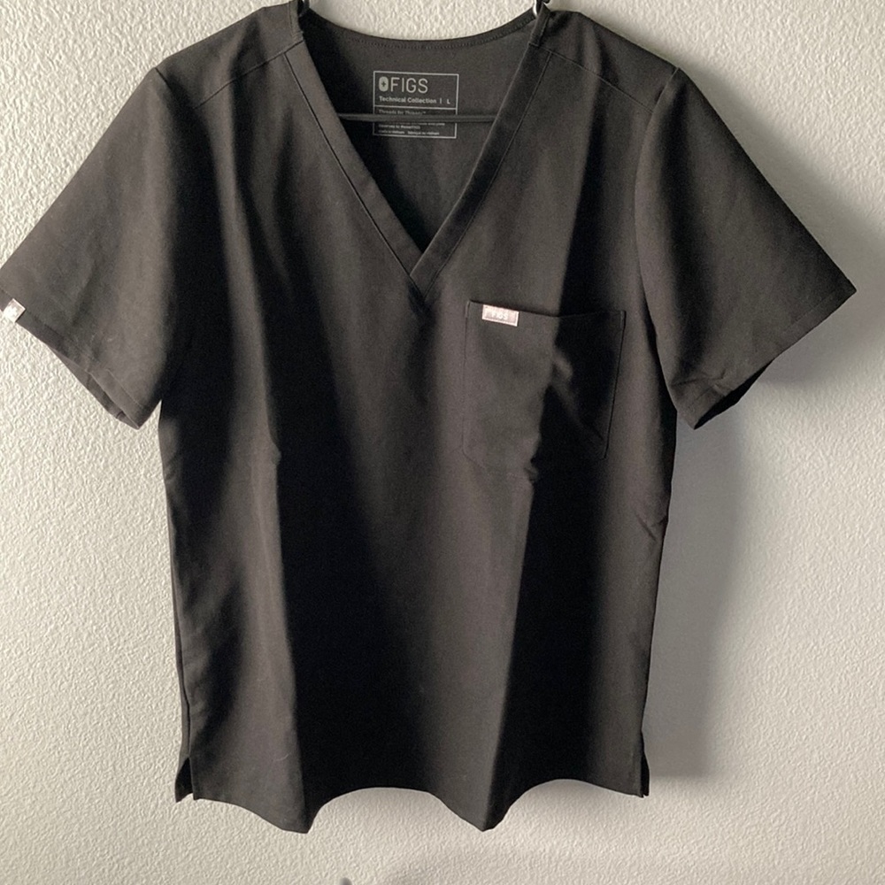 Figs Catarina One-Pocket Scrub Top in Black, Size L